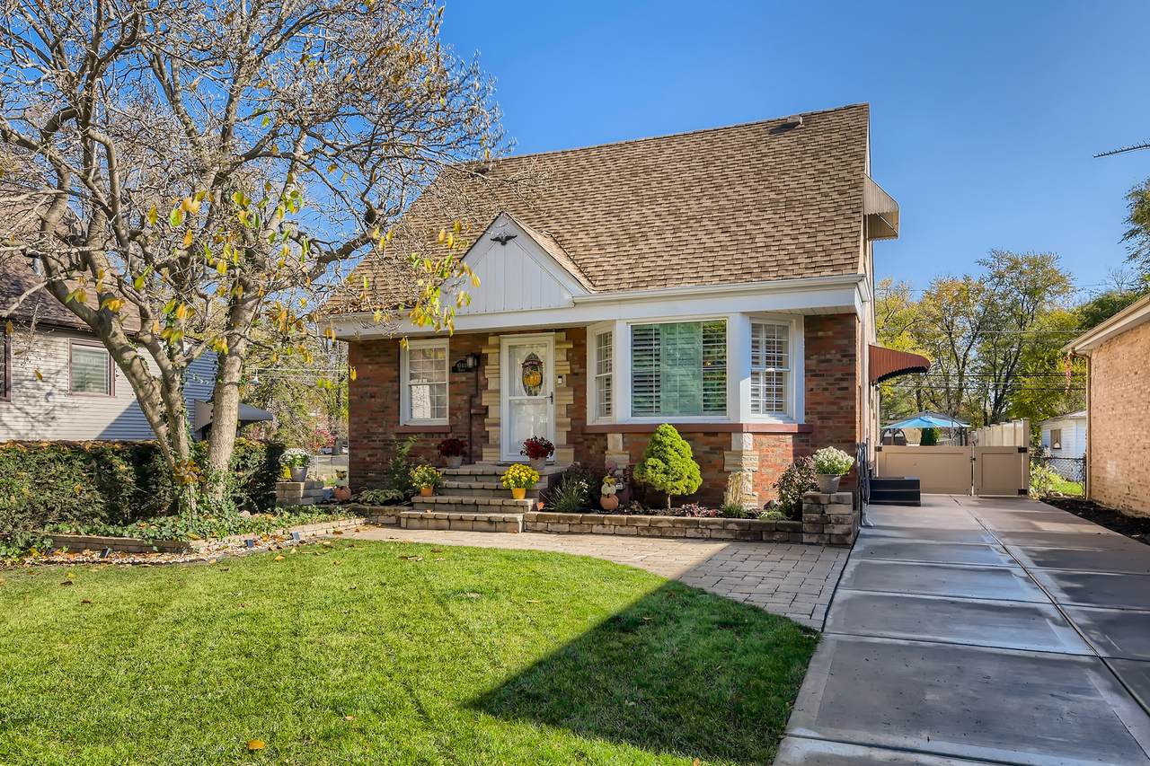 10411 Hamlin Avenue - Photo 1