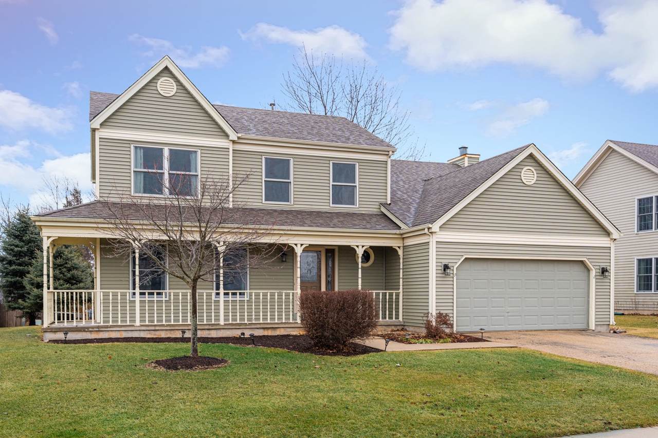 940 Foxpointe Drive - Photo 1