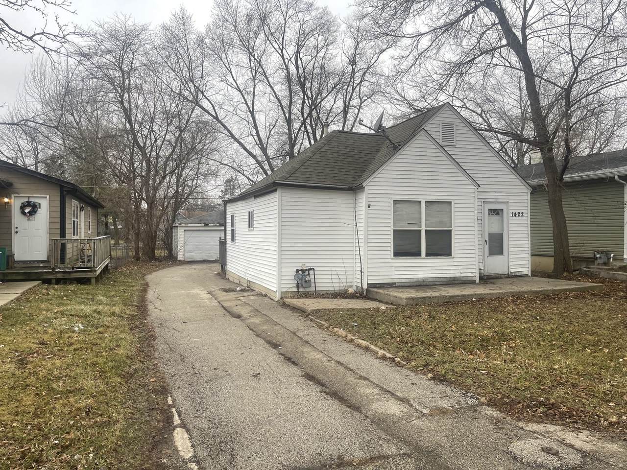 1422 Oak Avenue - Photo 1
