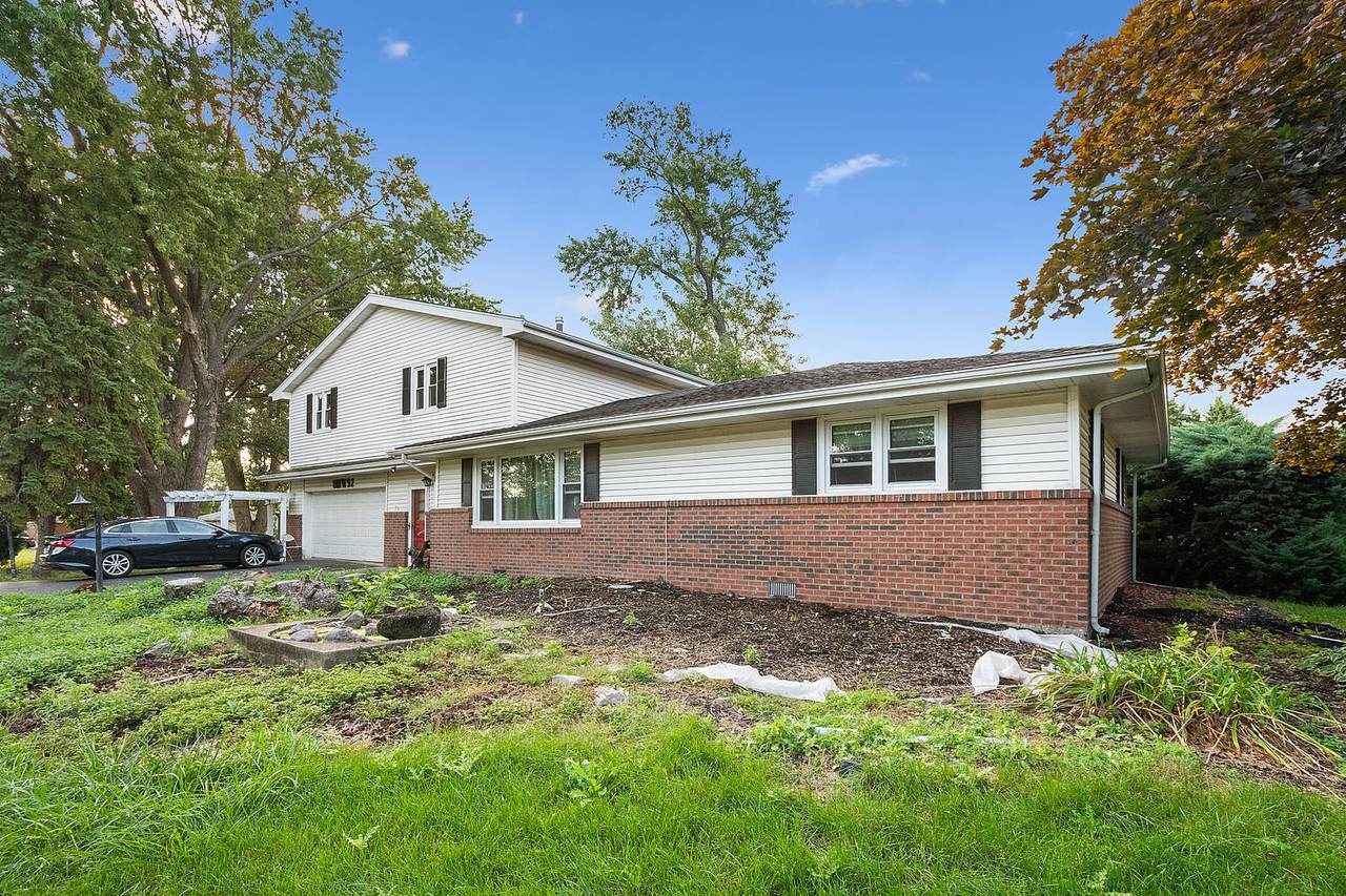 8111 97th Street - Photo 1
