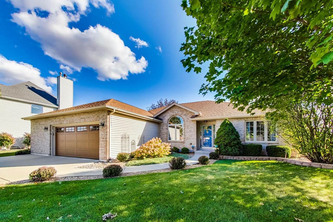 25259 Blakely Drive - Photo 1