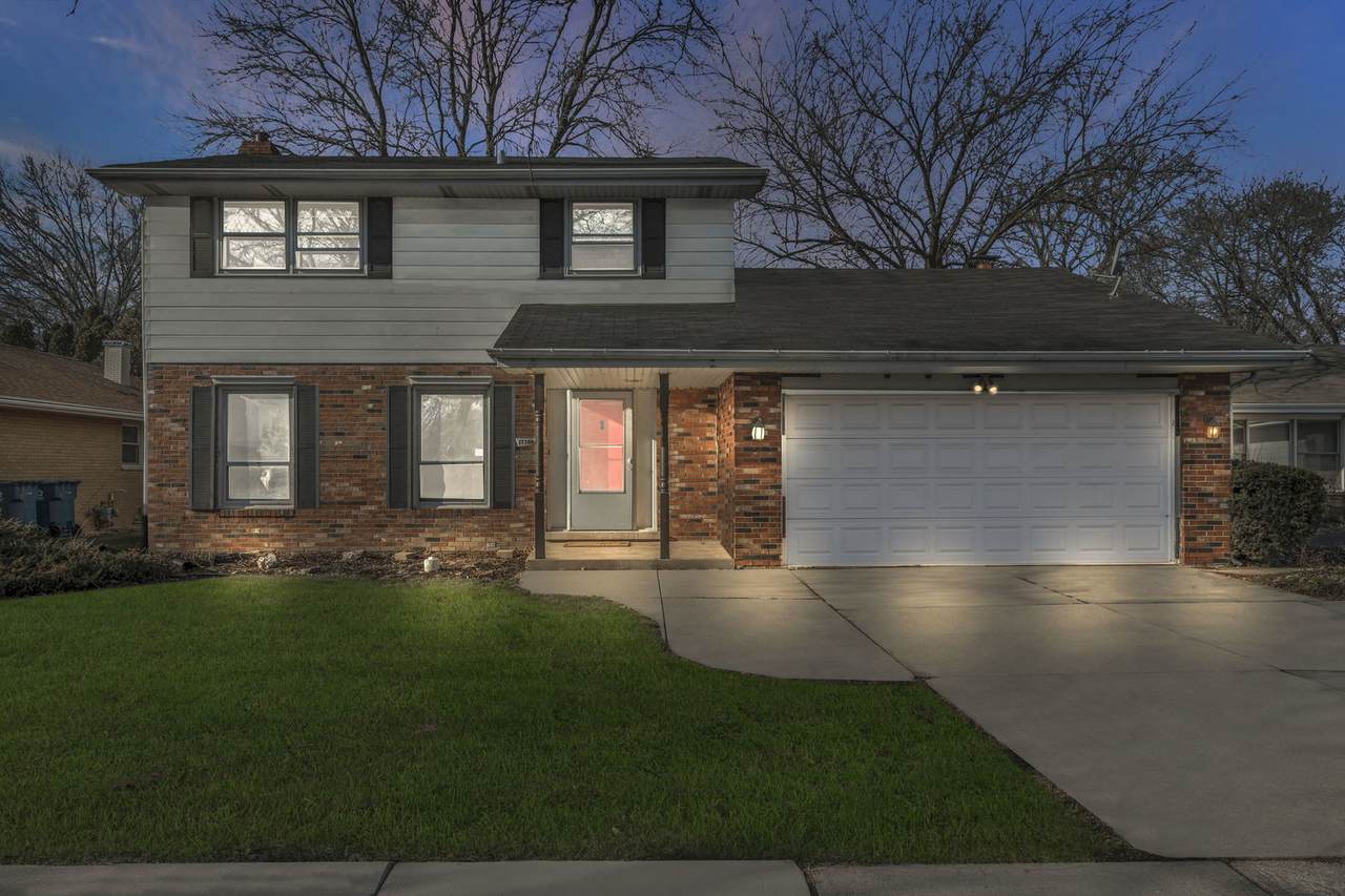 17300 University Avenue - Photo 1