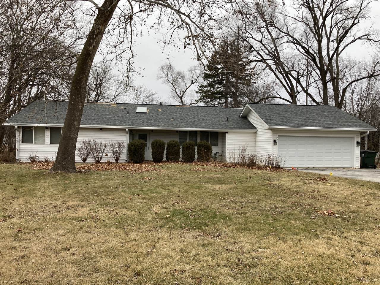 924 Coronet Lane - Photo 1