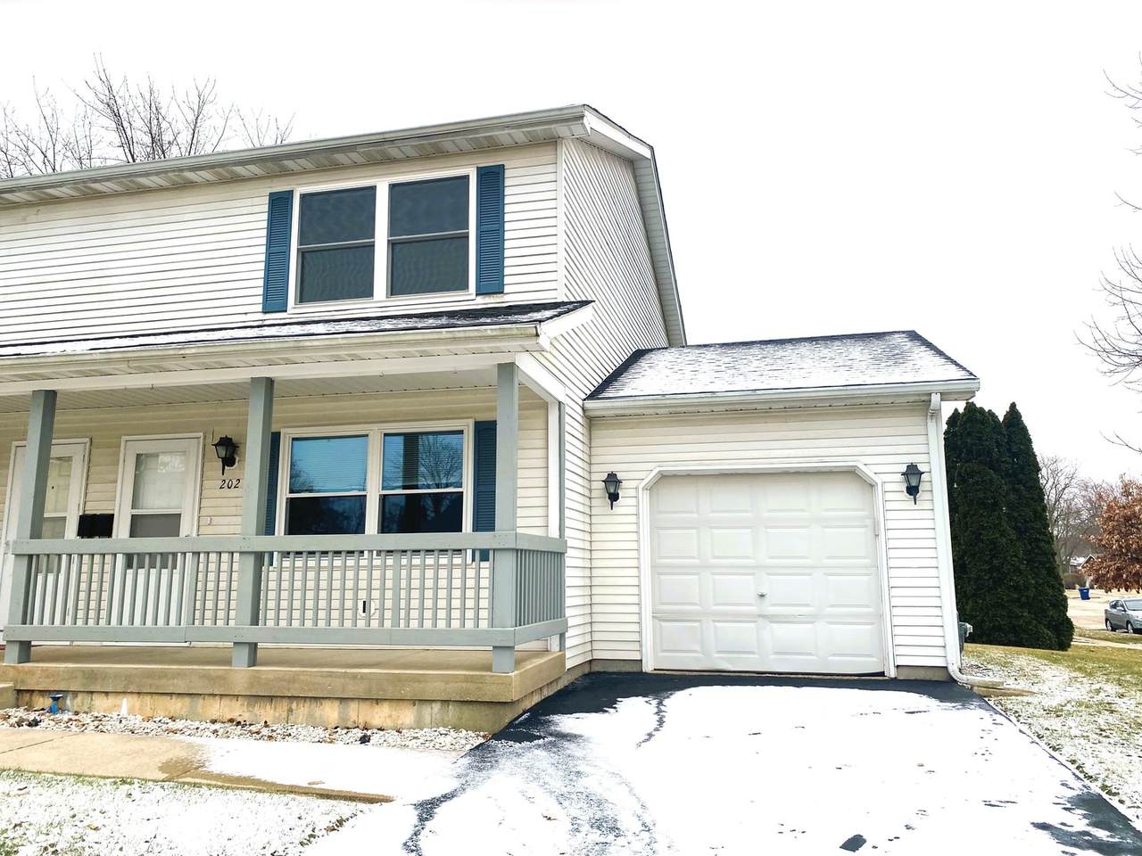 202 Chamberlain Drive - Photo 1