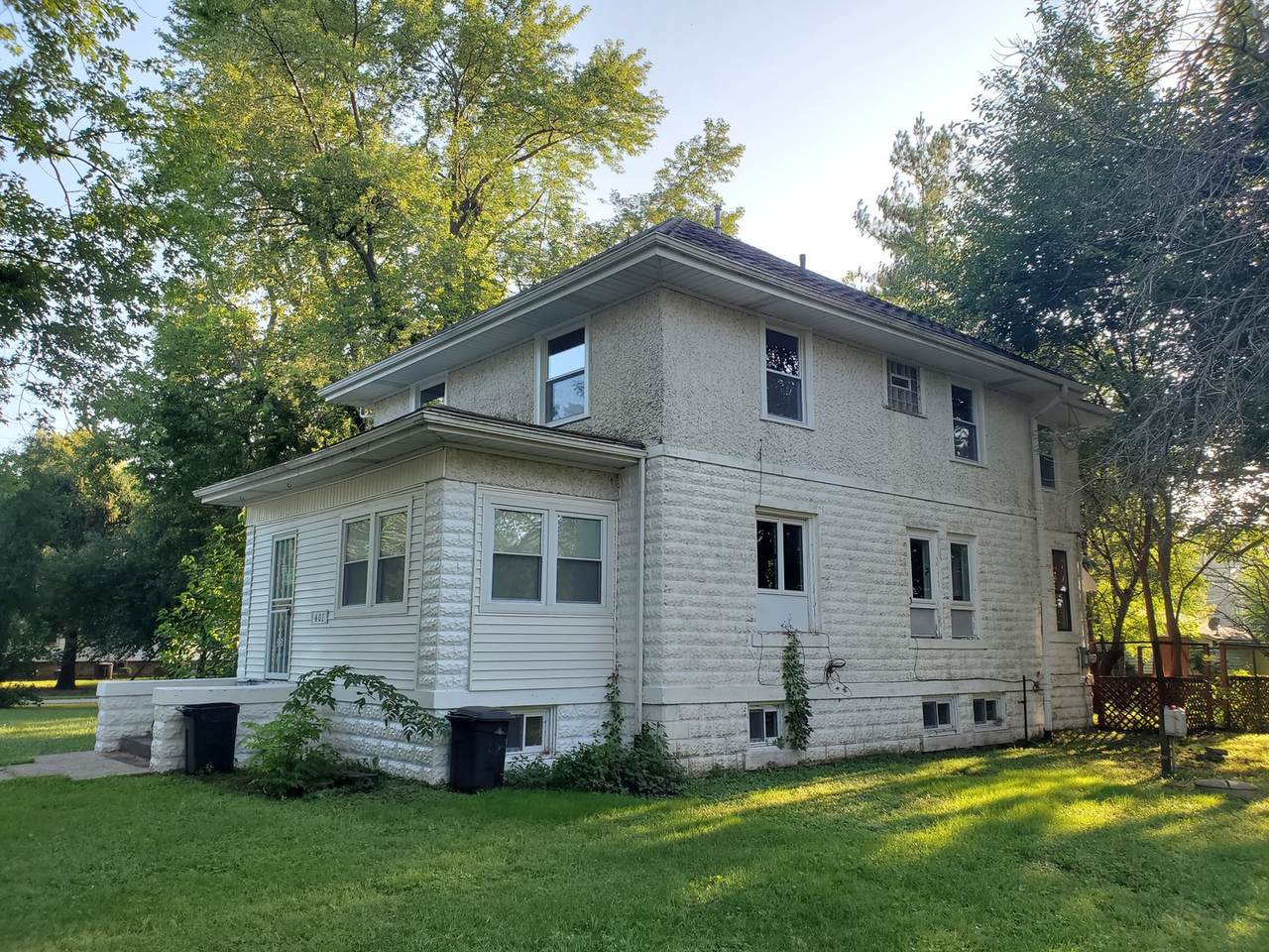 401 Locust Street - Photo 1