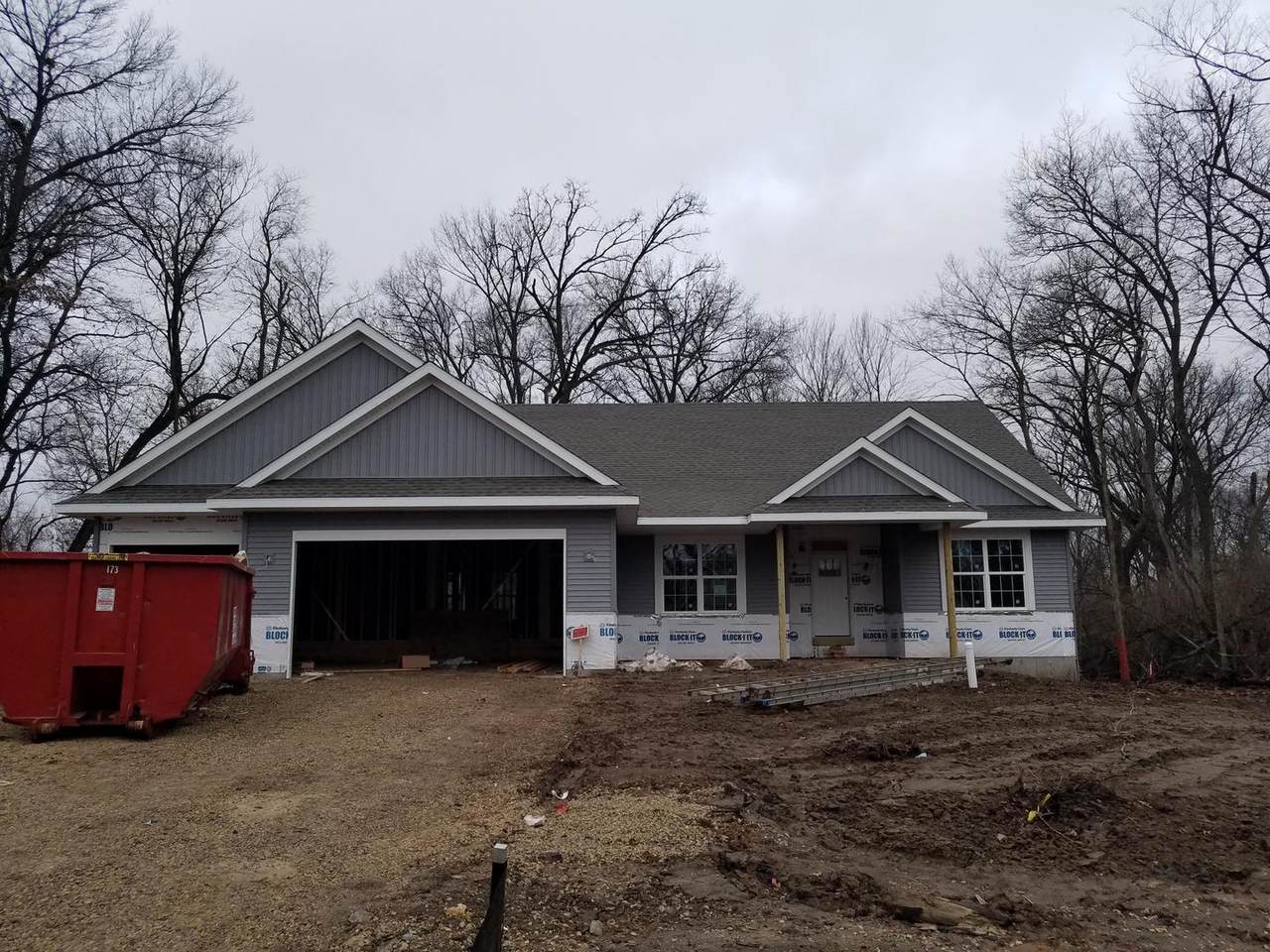 6013 Squirrel Run - Photo 1