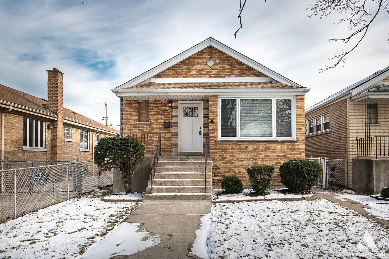 5725 Nagle Avenue - Photo 1
