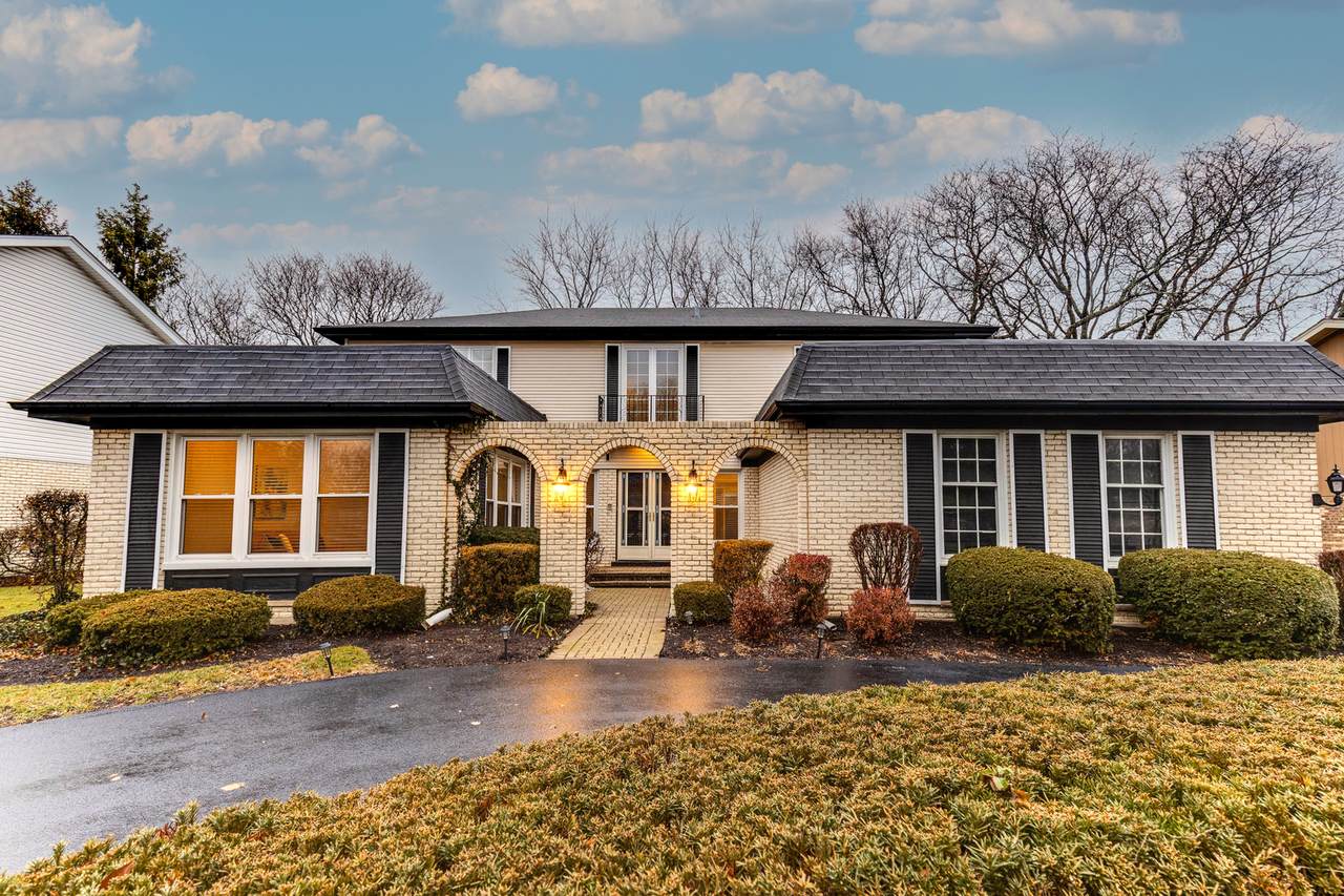 1020 Summit Drive - Photo 1