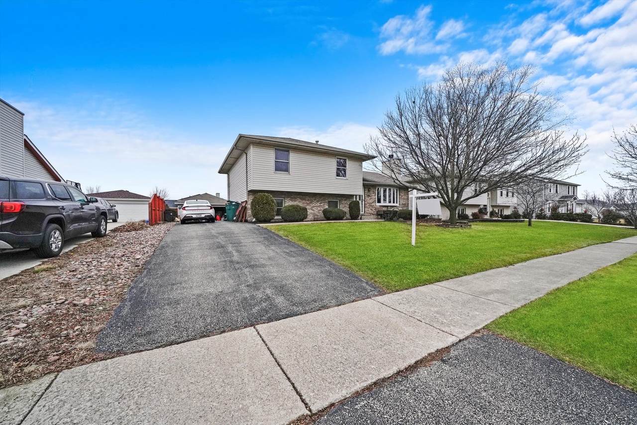 6915 Grantham Drive - Photo 1