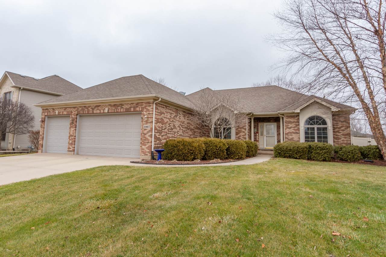 1007 Peregrine Way - Photo 1