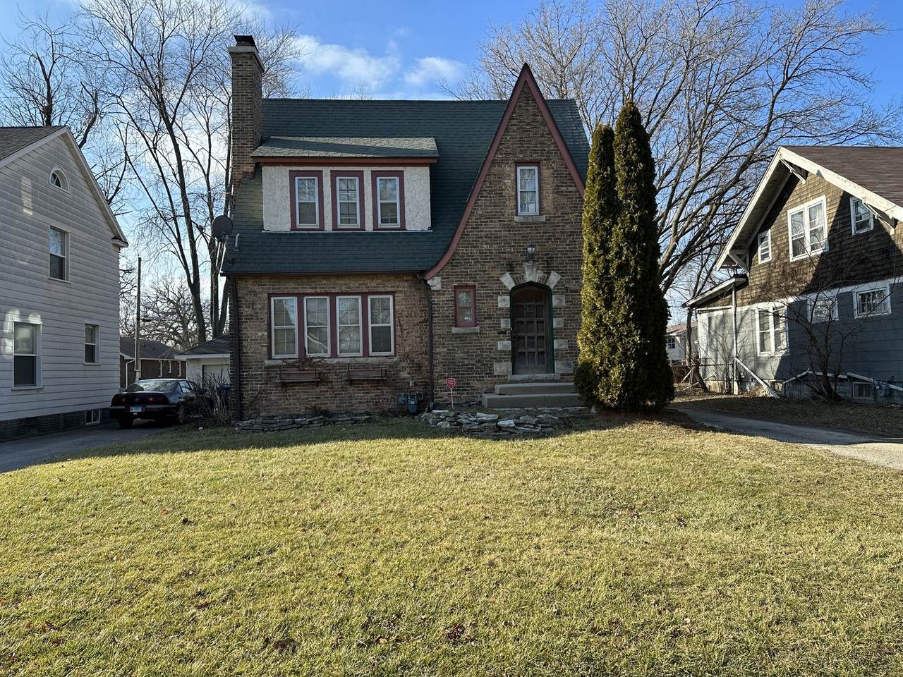 1826 Victoria Avenue - Photo 1