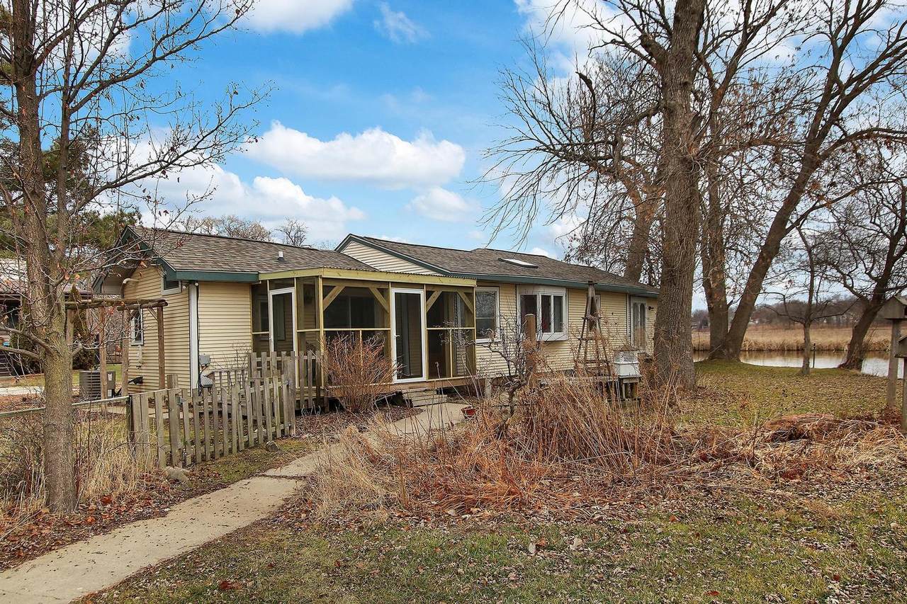34983 Hickory Court - Photo 1