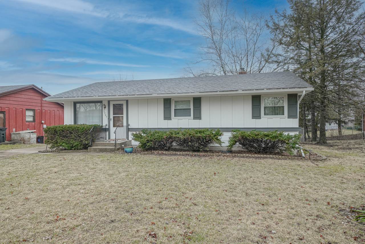 3907 Pleasant Valley Boulevard - Photo 1