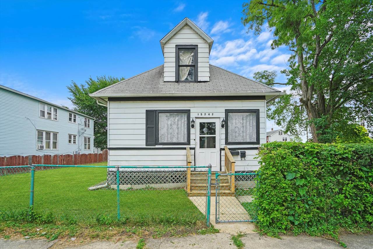 15747 Woodbridge Avenue - Photo 1