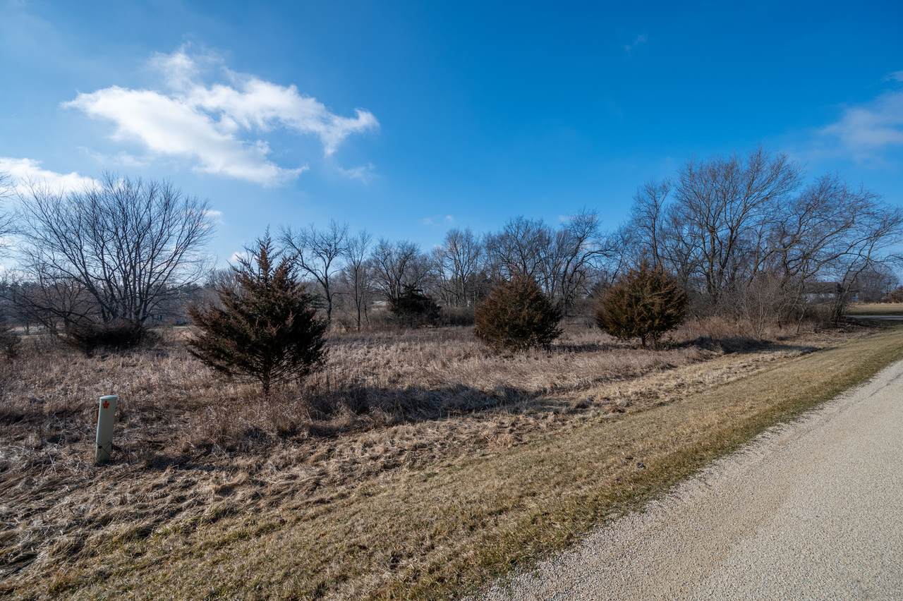 320 Vermillion Lane - Photo 1
