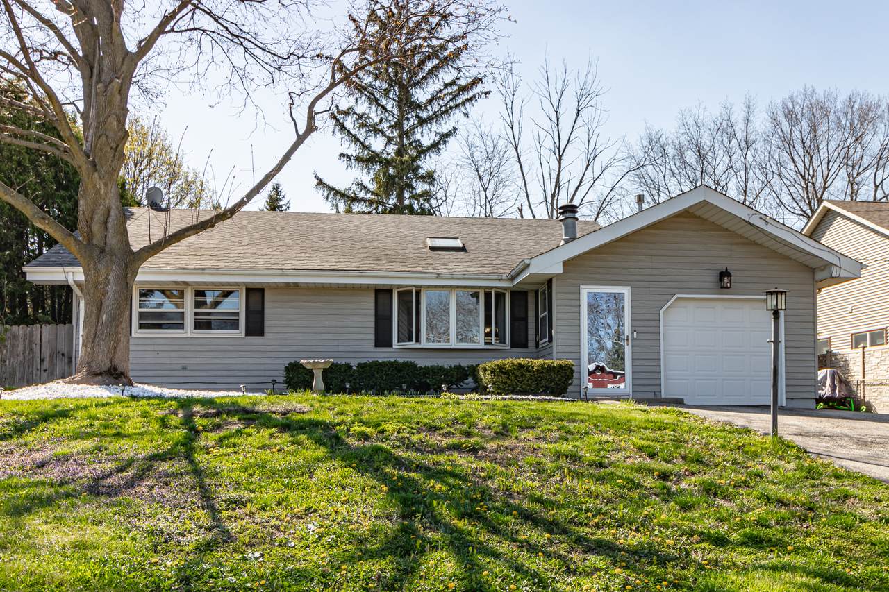 304 Hazelwood Drive - Photo 1