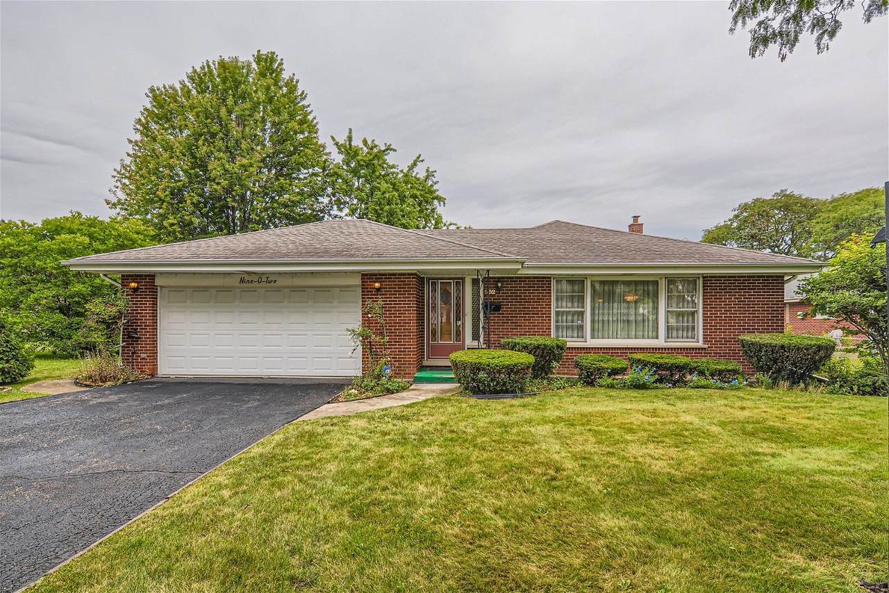 902 Golfview Drive - Photo 1