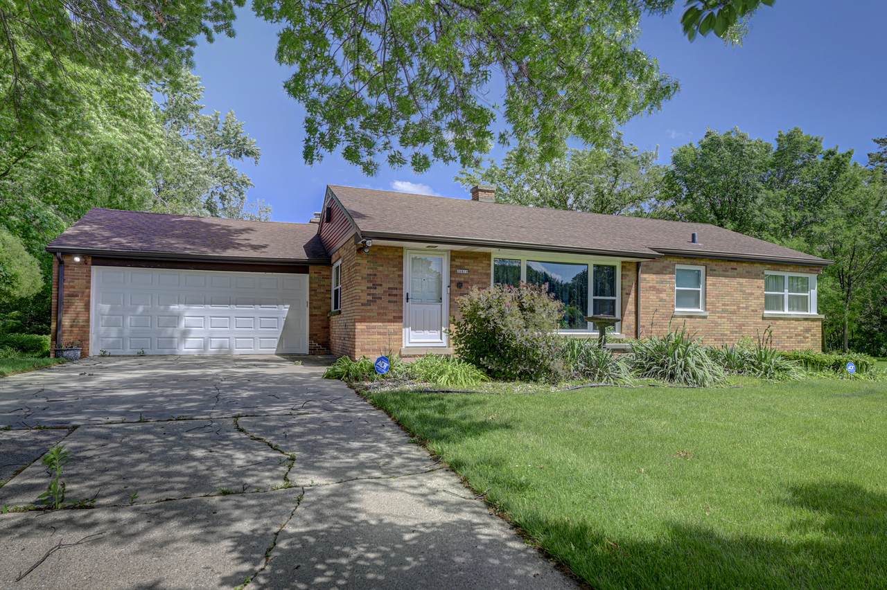 20819 Travers Avenue - Photo 1