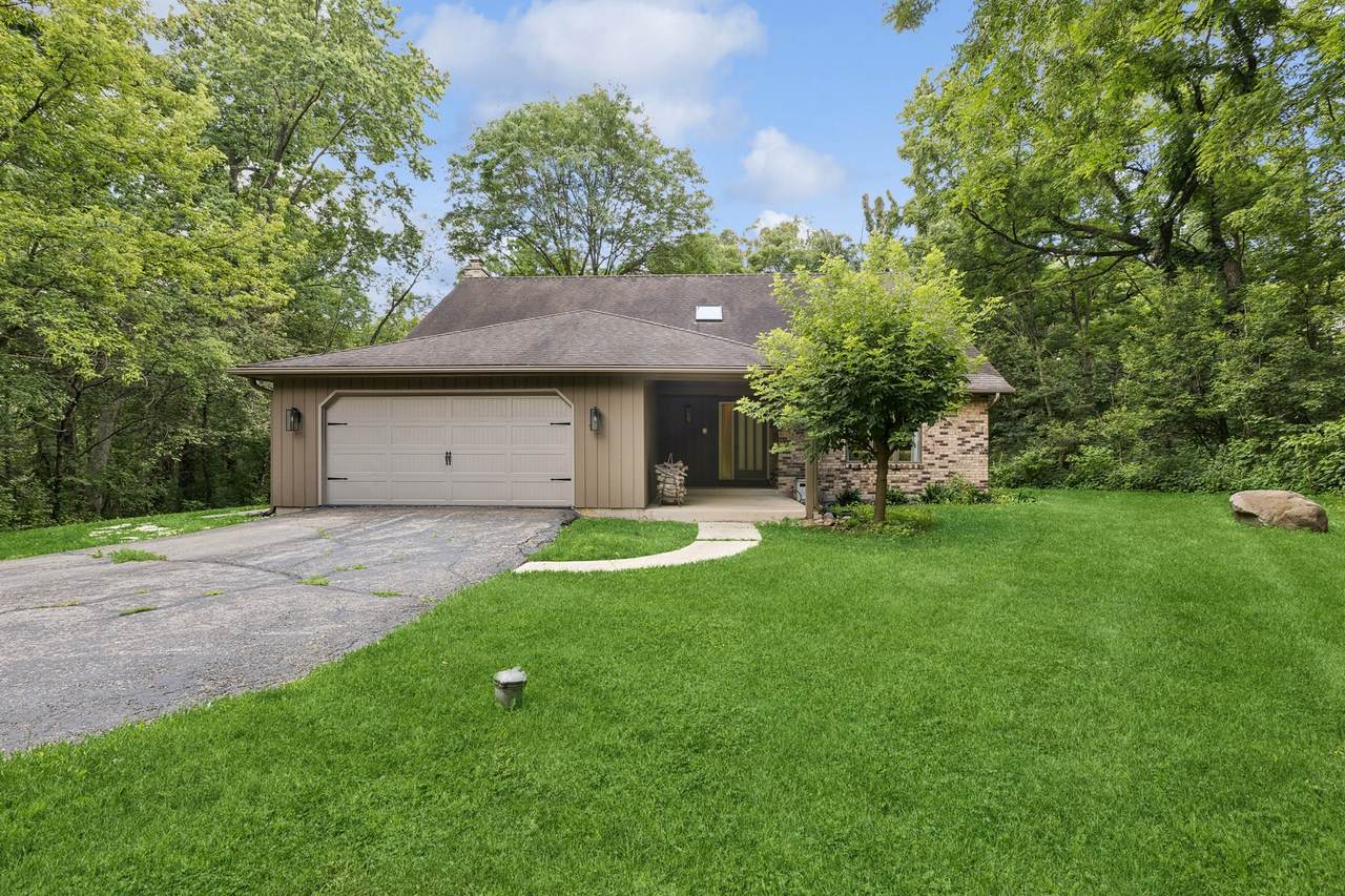 40W173 Oak Ridge Road - Photo 1