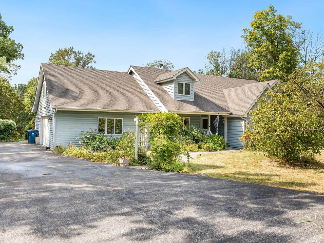 22960 Cottage Grove Avenue - Photo 1