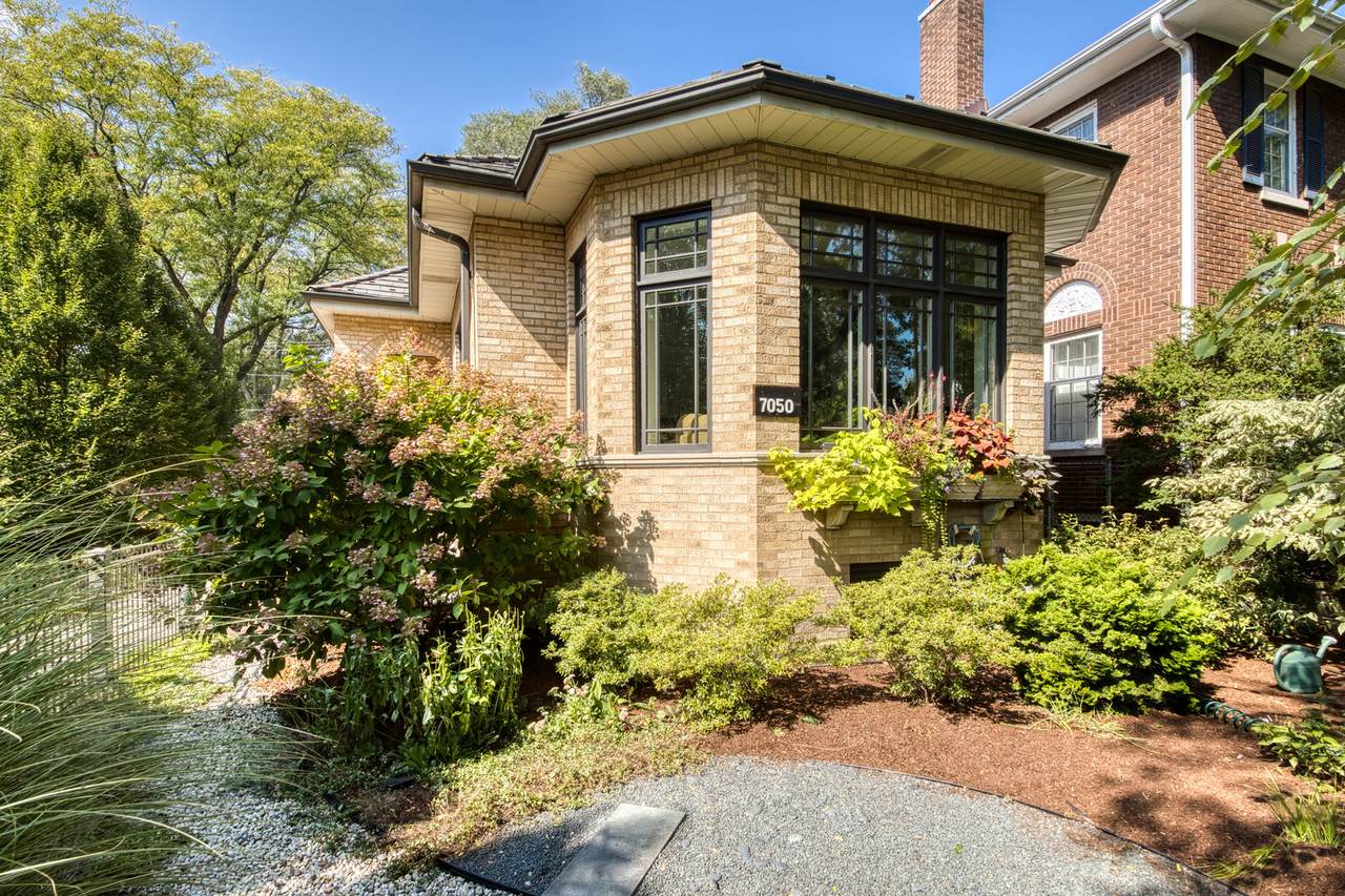 7050 Ridge Boulevard - Photo 1