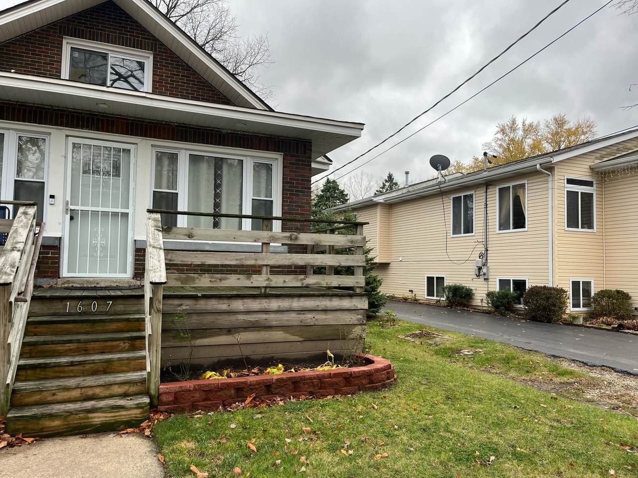 1607 10th Street - Photo 1