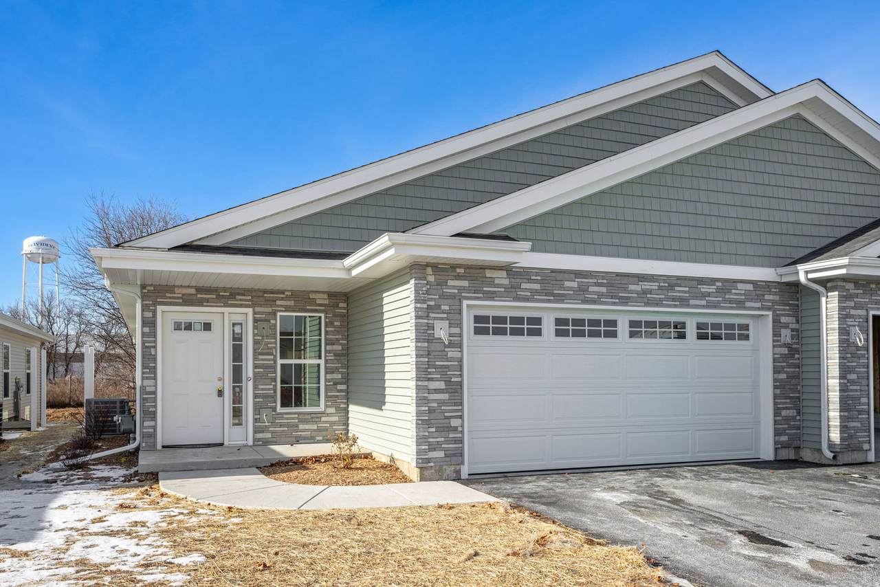 542 Fuller Lane - Photo 1