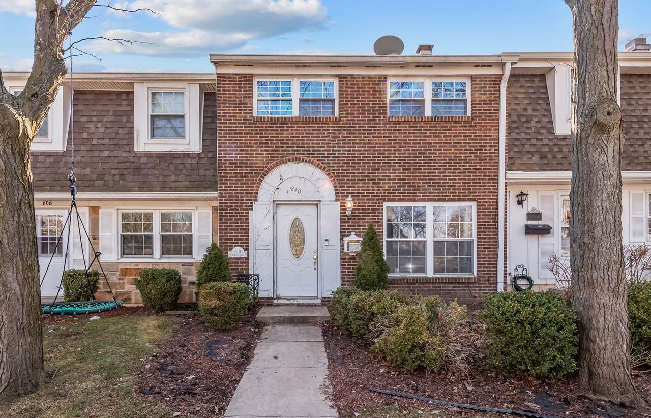 810 Bishop Court - Photo 1