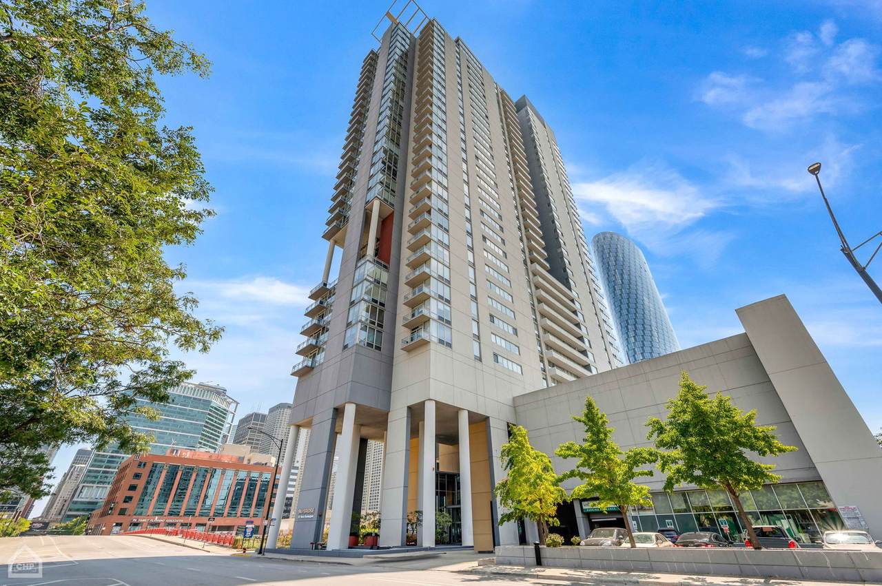 737 Washington Boulevard - Photo 1