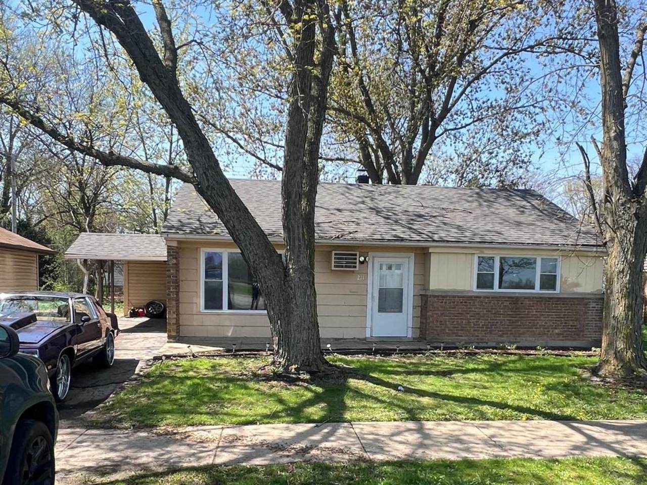 211 Sauk Trl - Photo 1