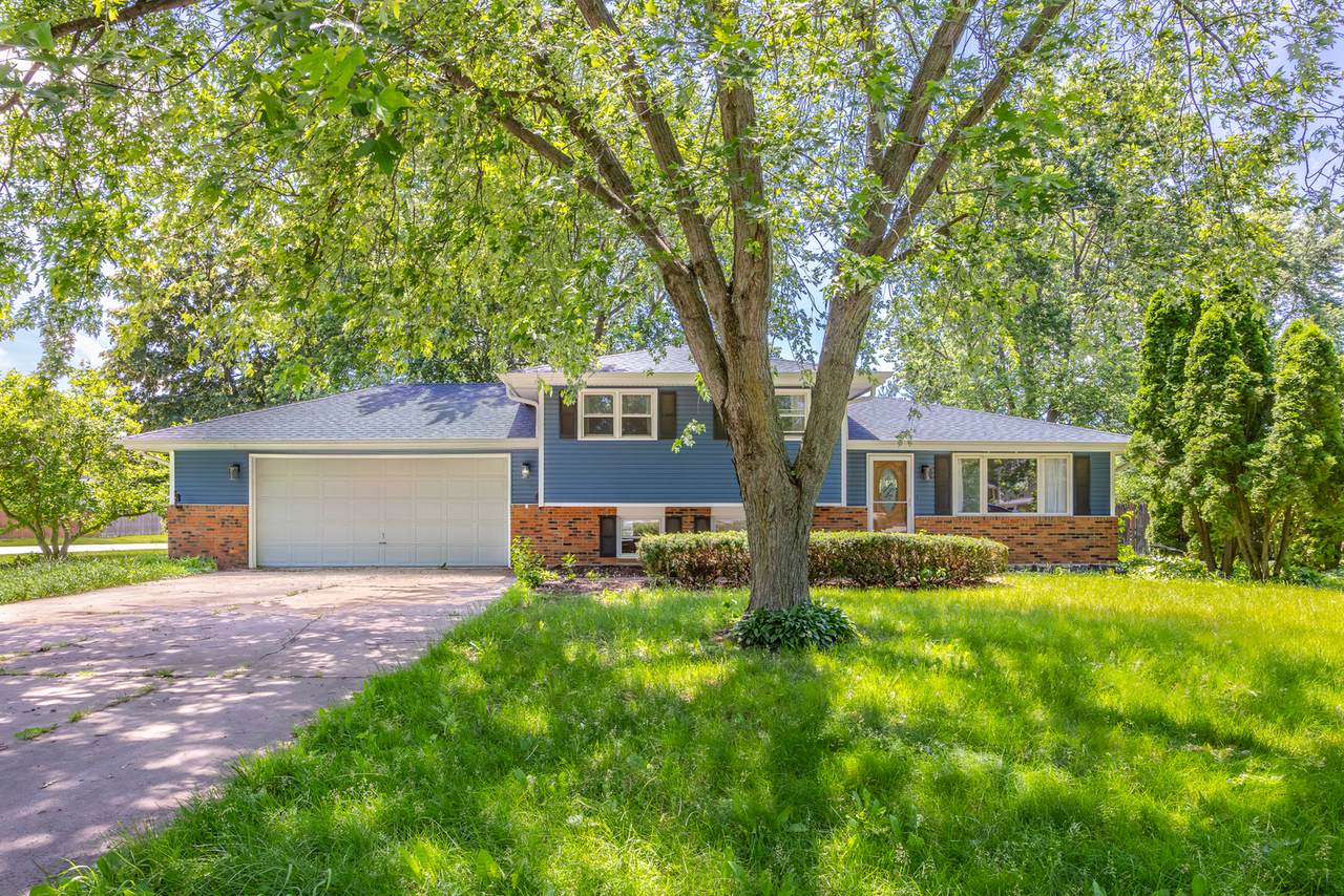 28W521 Donald Avenue - Photo 1