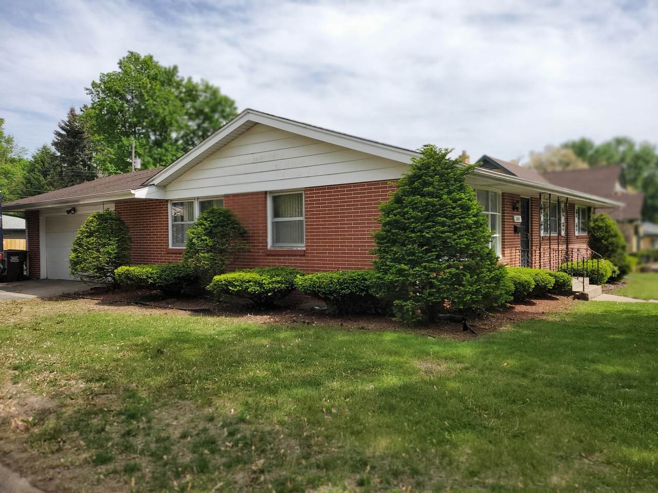 1004 Blenheim Drive - Photo 1