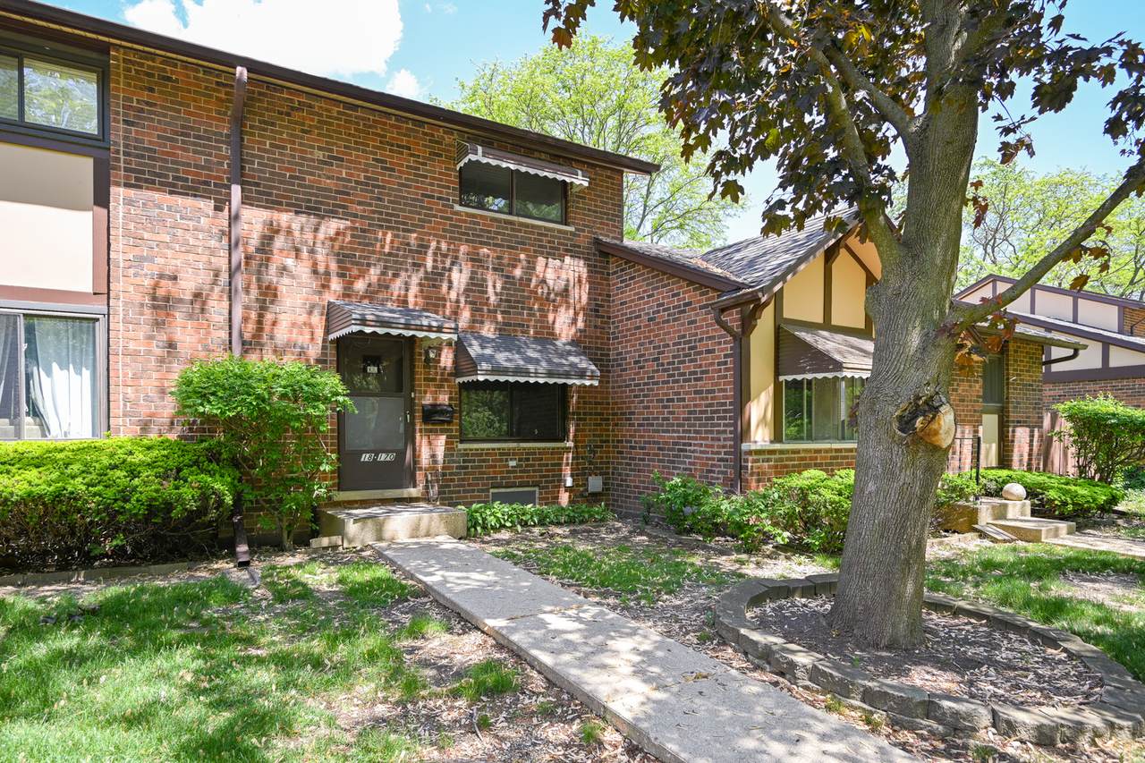18W170 16th Street - Photo 1