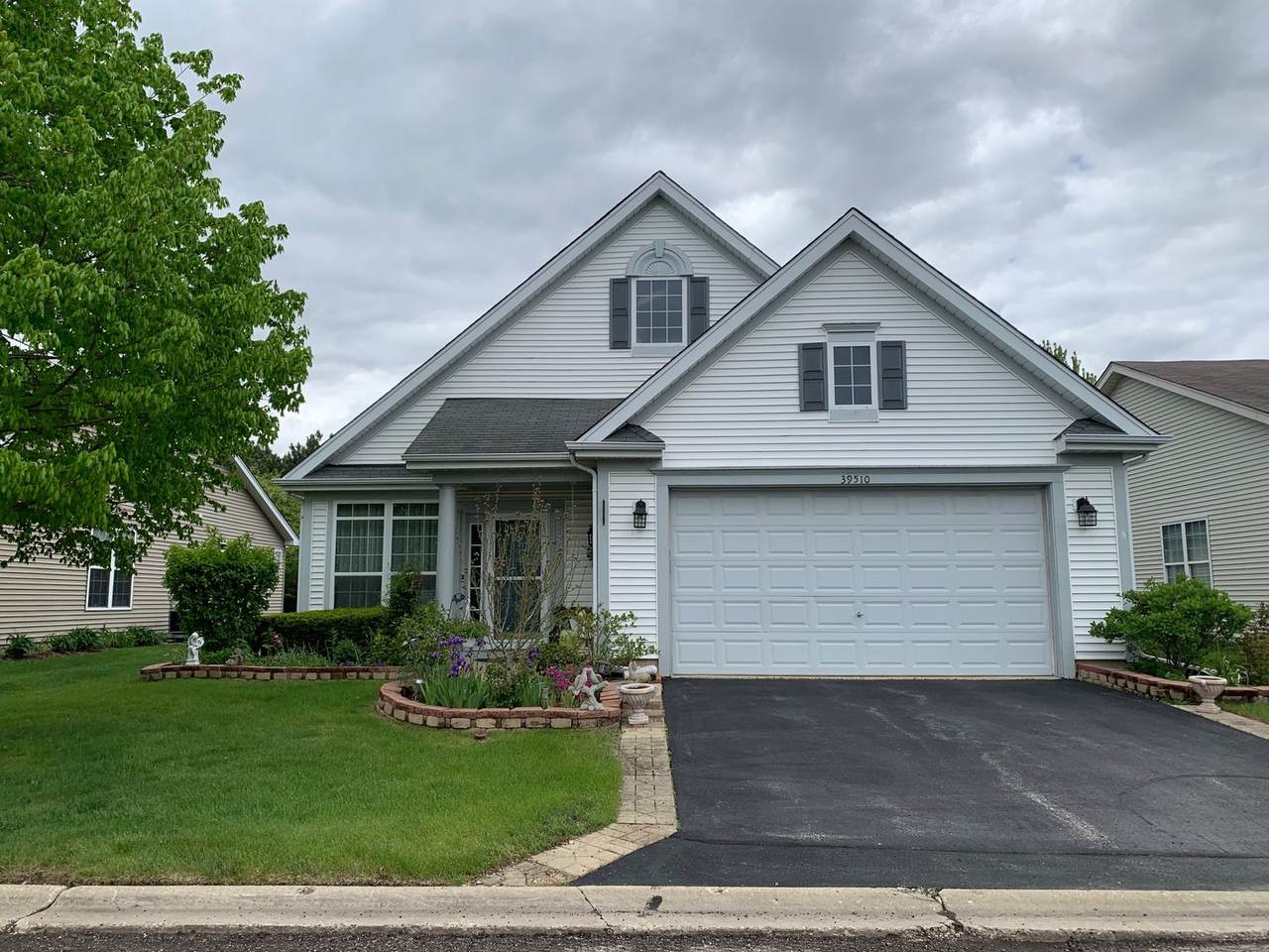 39510 Cambridge Boulevard - Photo 1