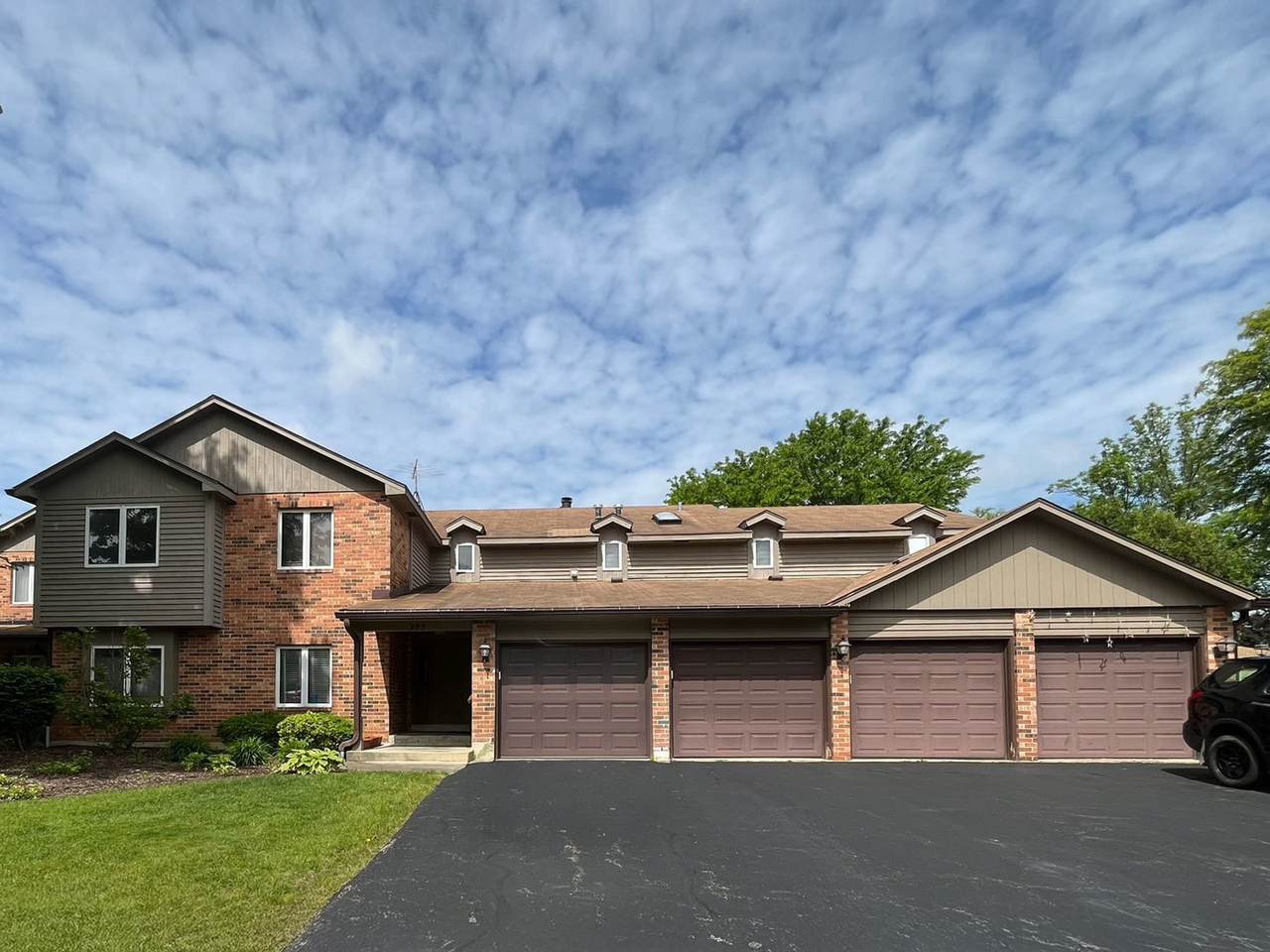 985 West Court - Photo 1
