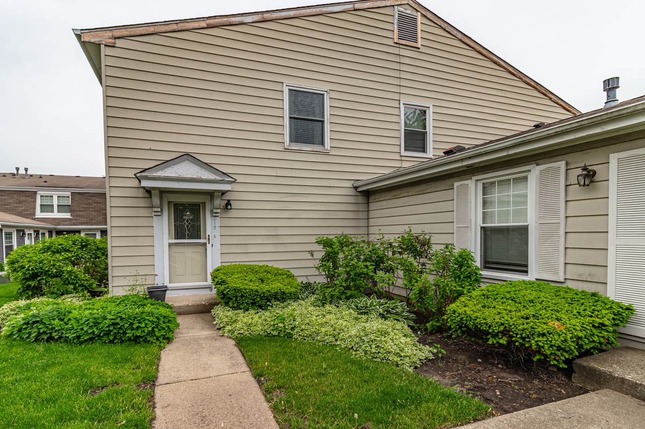 412 Farmingdale Circle - Photo 1
