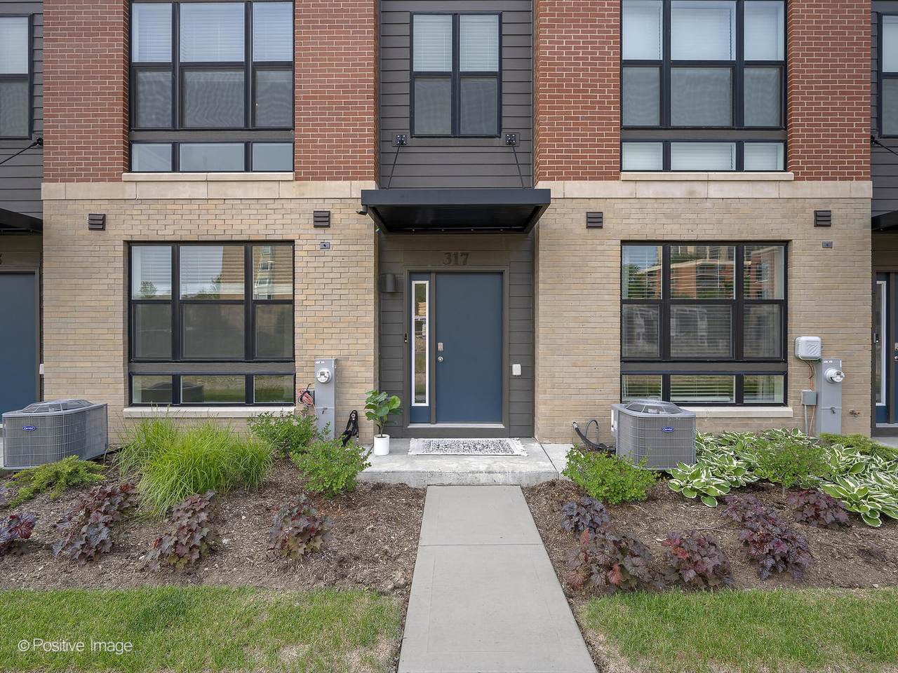 317 Summit Circle - Photo 1