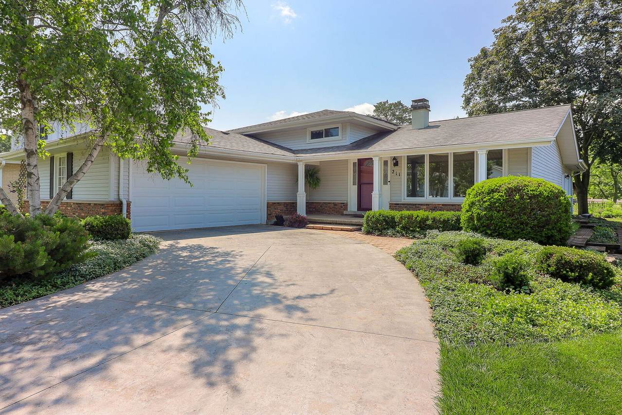 211 James Drive - Photo 1