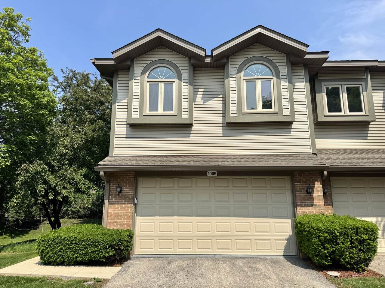 1009 Arbor Court - Photo 1