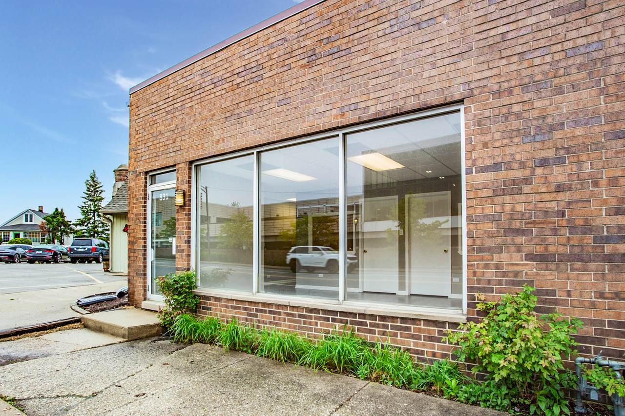 831 Touhy Avenue - Photo 1