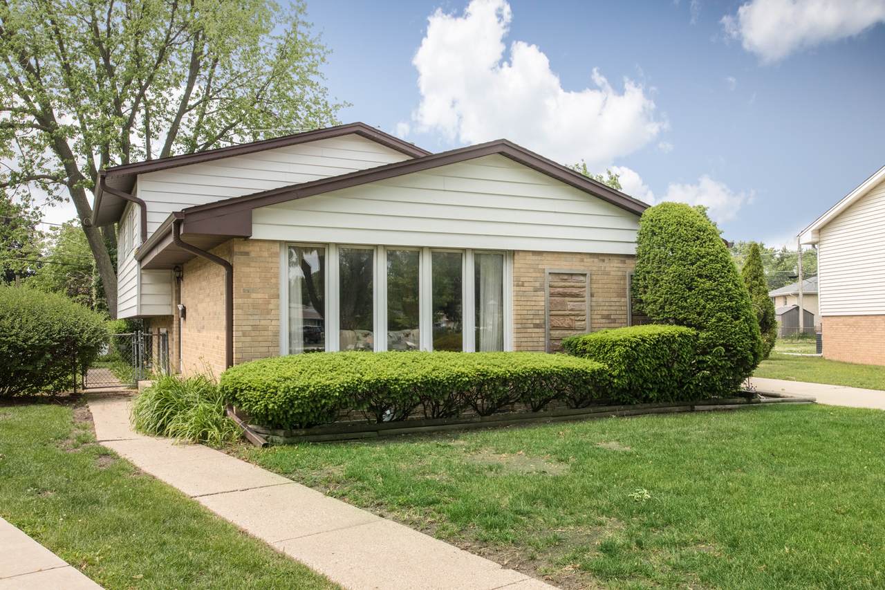 305 Denver Drive - Photo 1