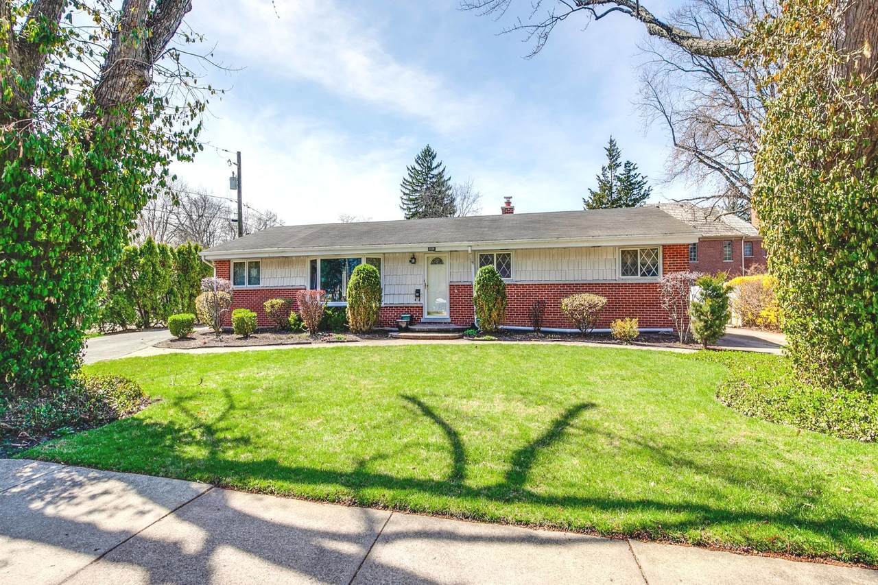 1004 Broadmoor Place - Photo 1