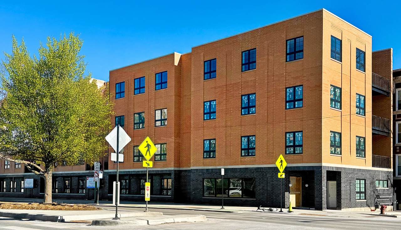 1548 Ardmore Avenue - Photo 1