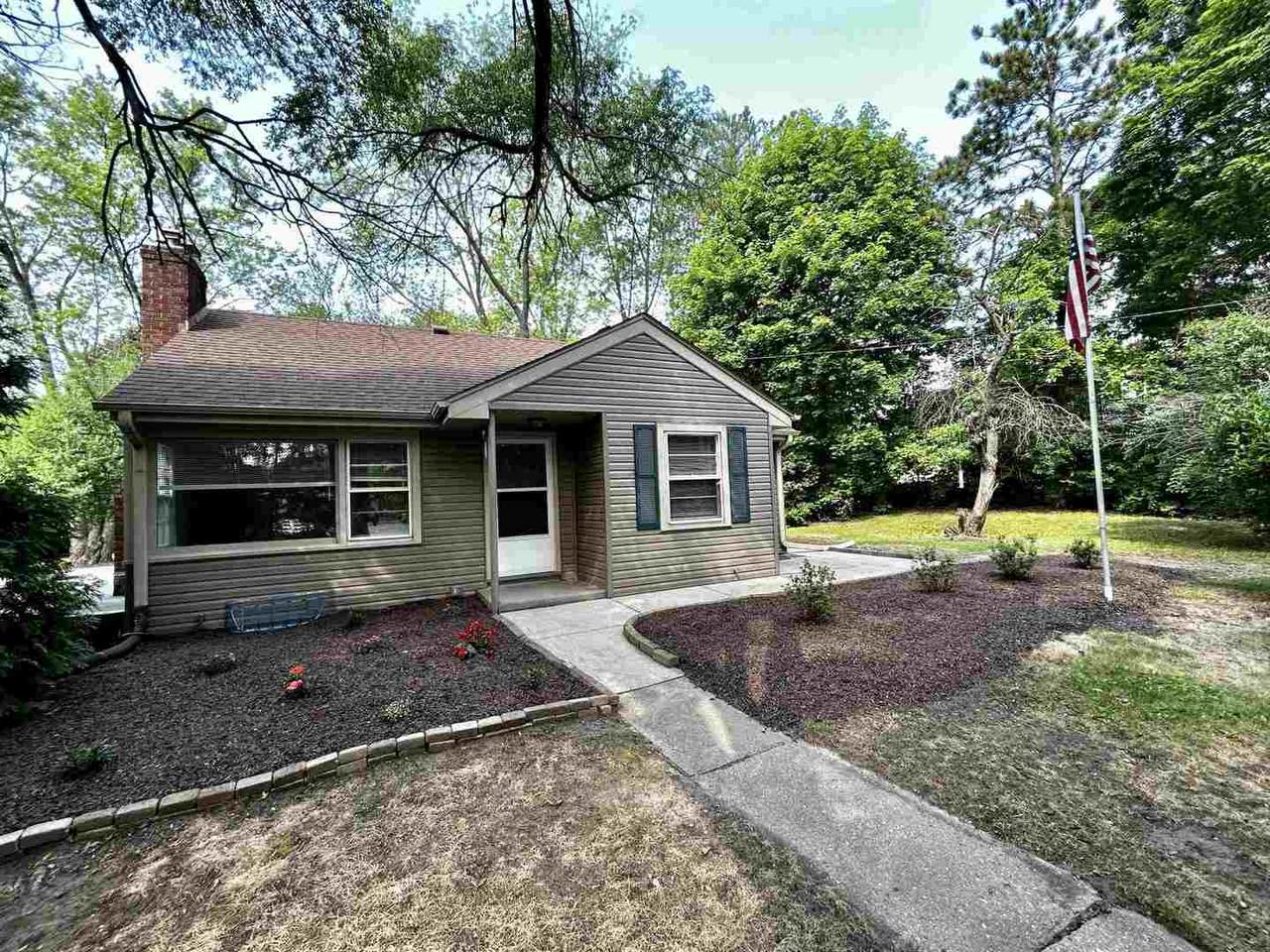 4713 East Lawn Drive - Photo 1