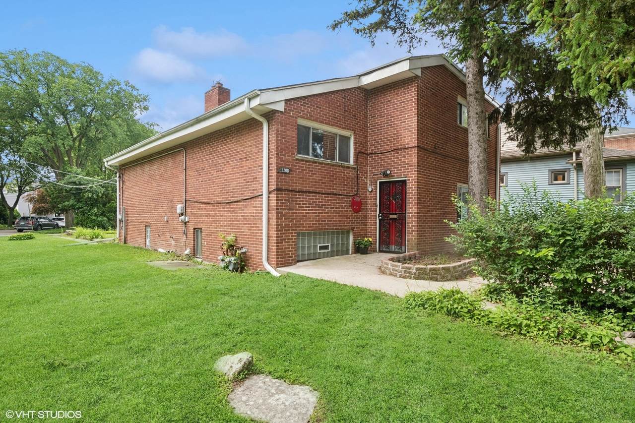 2208 Foster Street - Photo 1