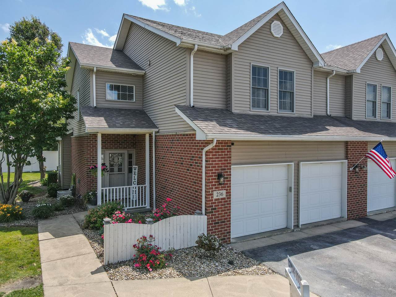236 Marquette Place - Photo 1