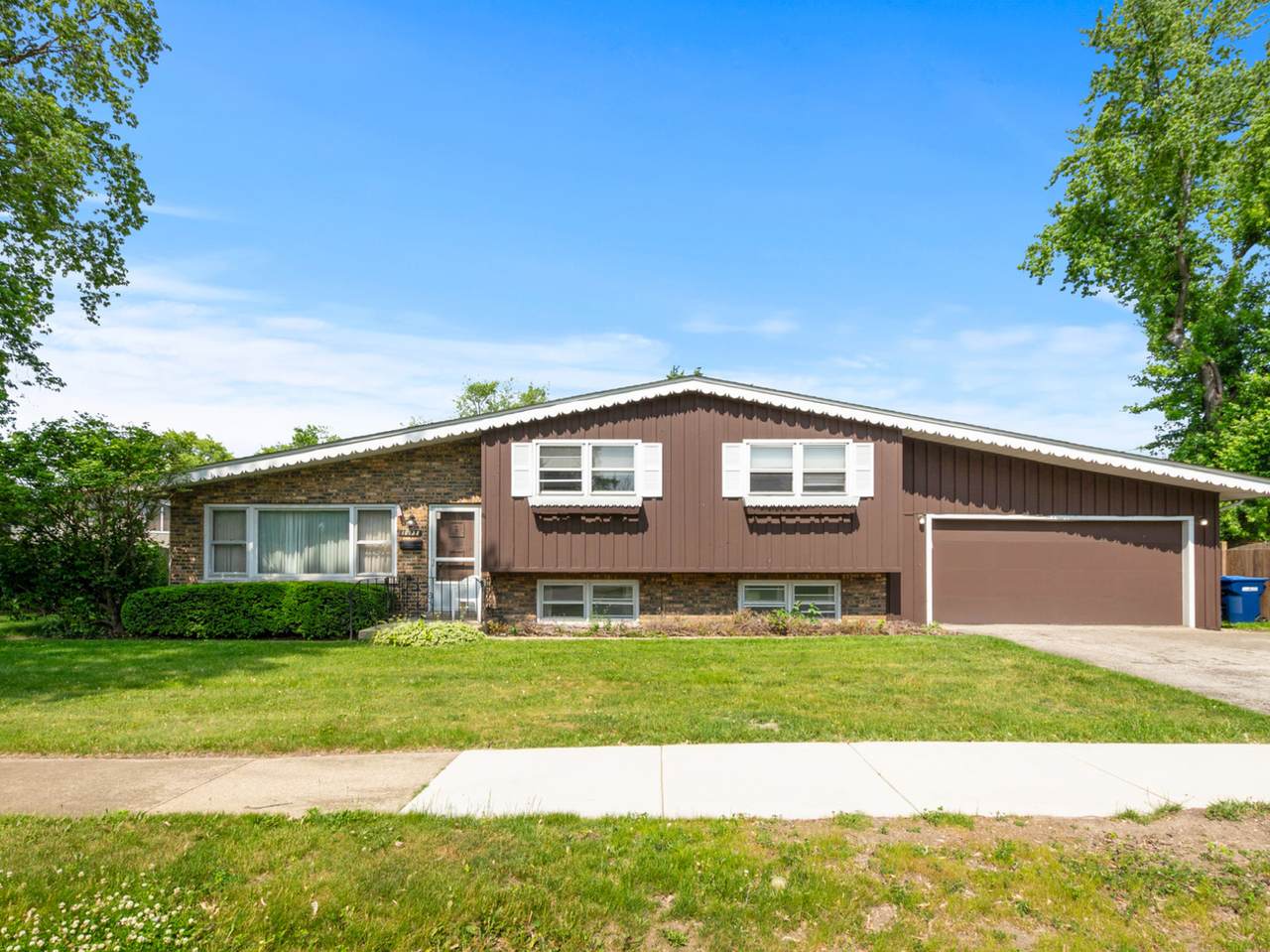 10738 New England Avenue - Photo 1