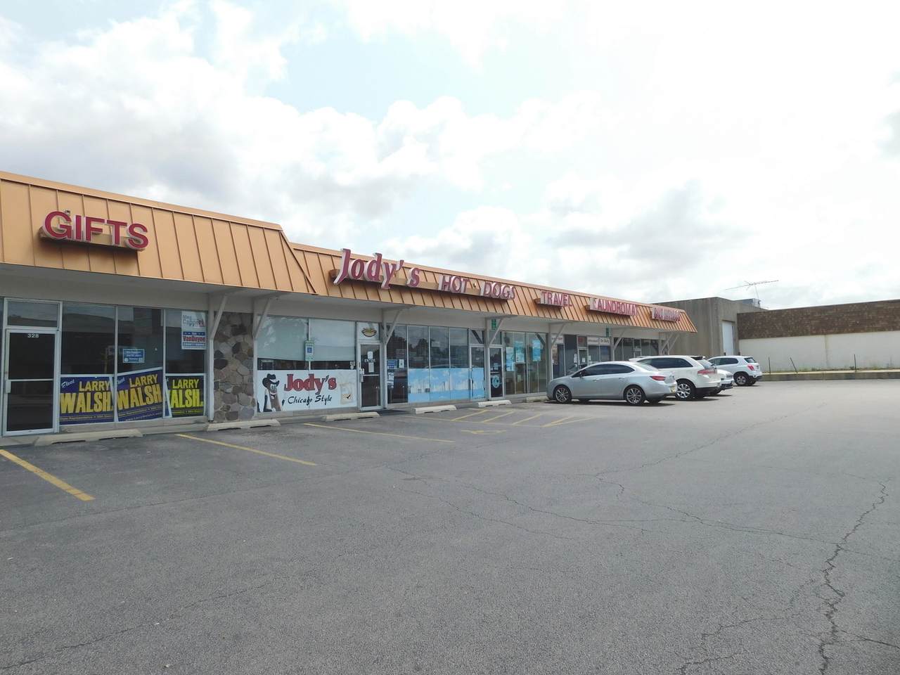 318 Republic Avenue - Photo 1