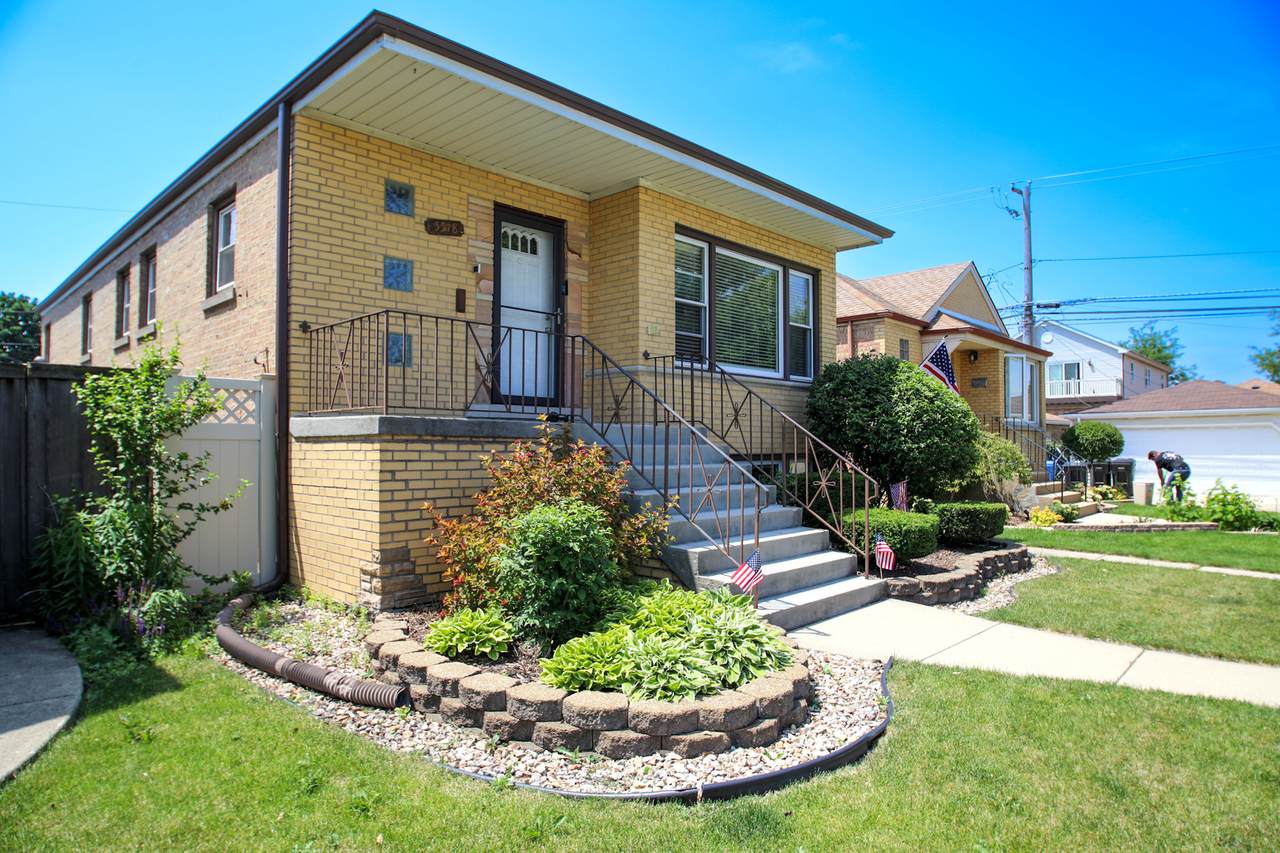 5518 Melvina Avenue - Photo 1