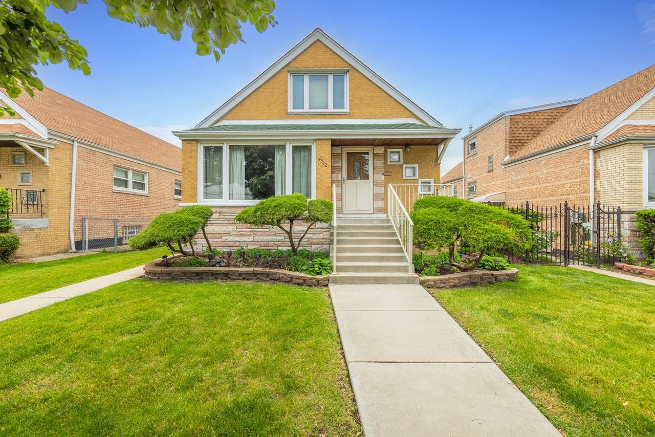 4512 Trumbull Avenue - Photo 1